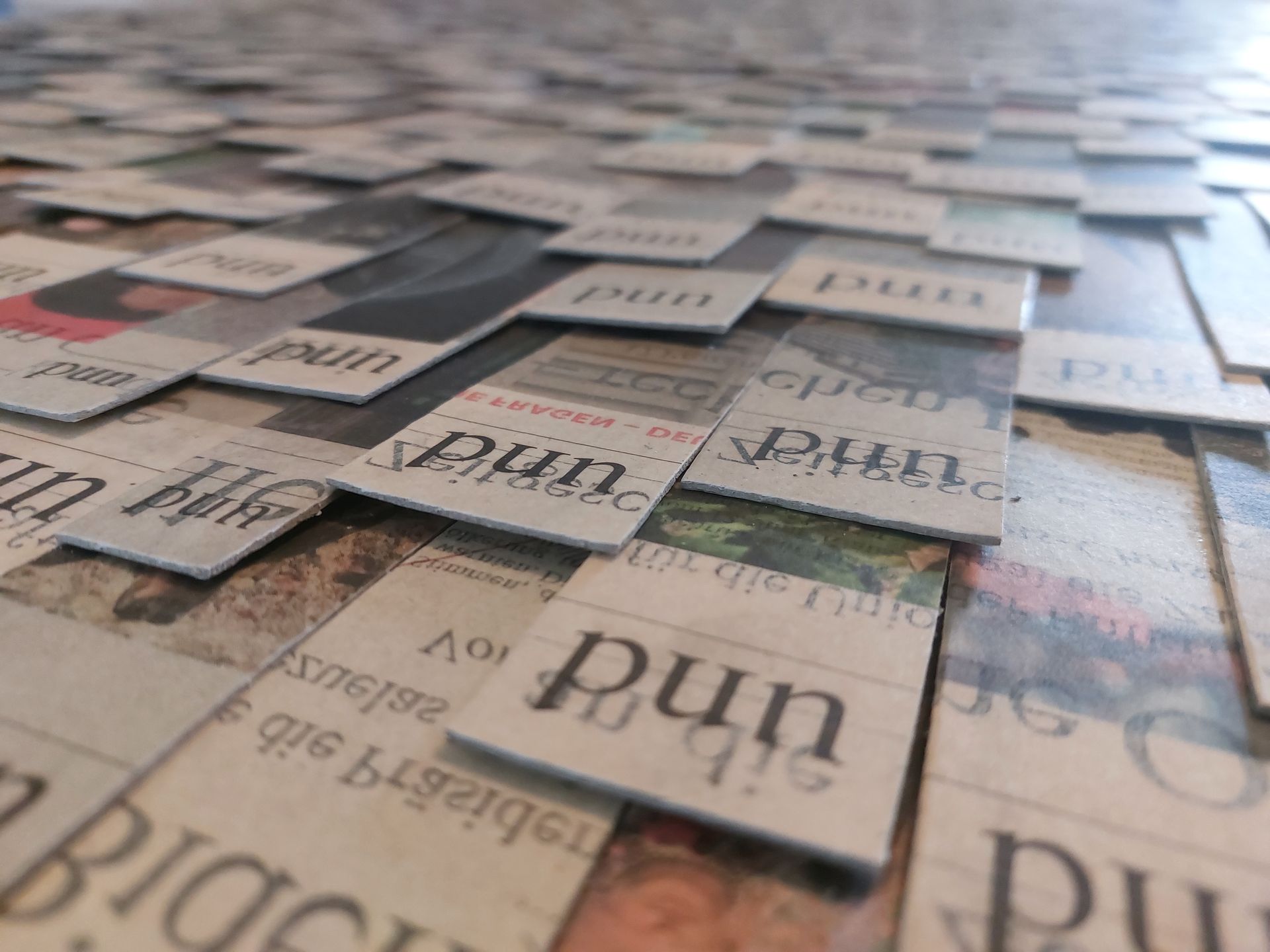 Detailansicht der Wortbildcollage großes und.