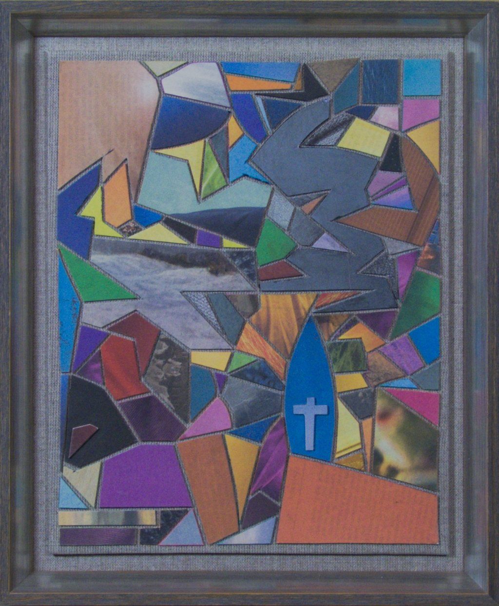 Kleine Kreuzcollage mit blauem oberem Feld, roter Mitte und dunklen Randzonen.