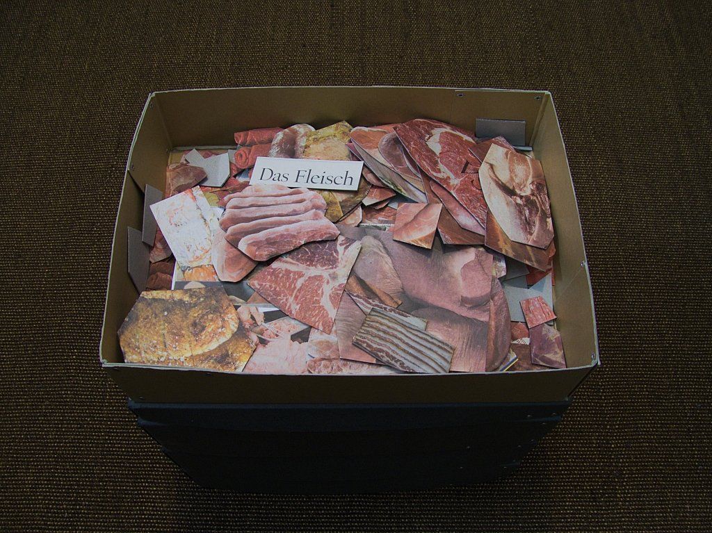 Fleisch-Sammlung. Zeitungsausschnitte, Tagesspiegel. Auf Pappe kaschiert und sortiert.