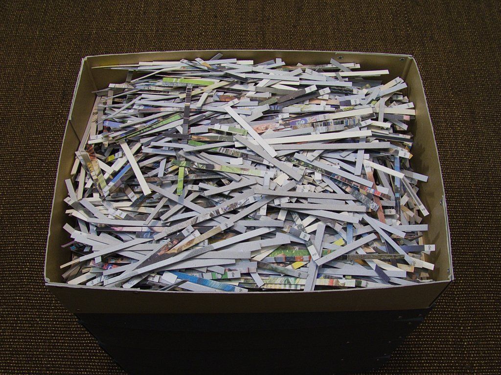 Zweite die-Sammlung. Zeitungsausschnitte, SH/Z. Auf Pappe kaschiert und sortiert.