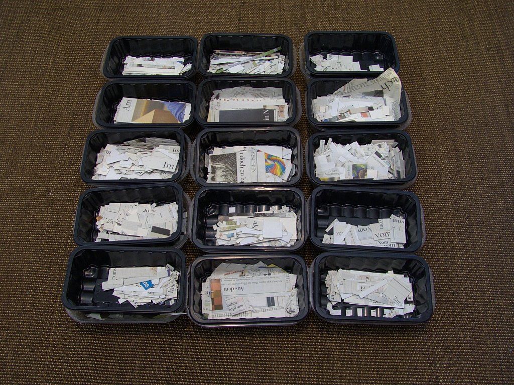 15 fache-Sammlung. Zeitungsausschnitte, Tagesspiegel. Auf Pappe kaschiert und sortiert.