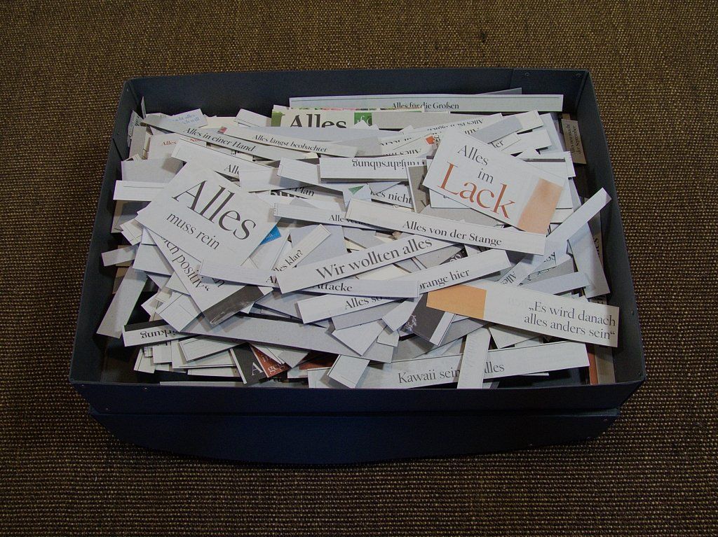 Alles-Sammlung. Zeitungsausschnitte, Tagesspiegel. Auf Pappe kaschiert und sortiert.