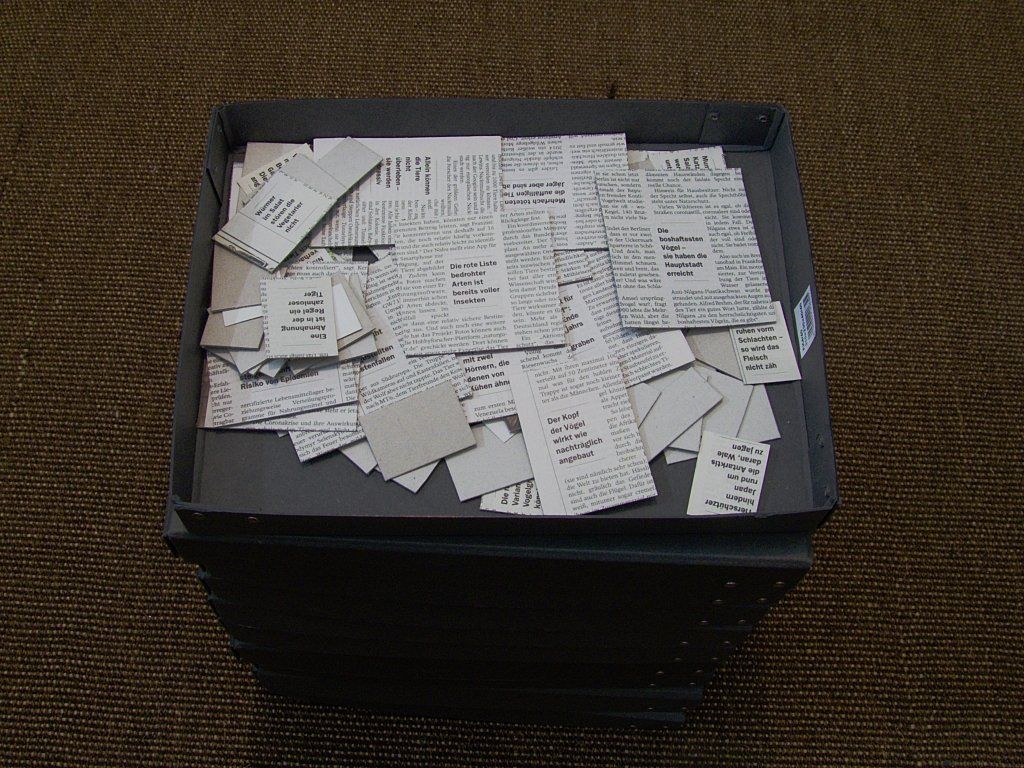 Tier-Sammlung. Zeitungsausschnitte, Tagesspiegel. Auf Pappe kaschiert und sortiert.