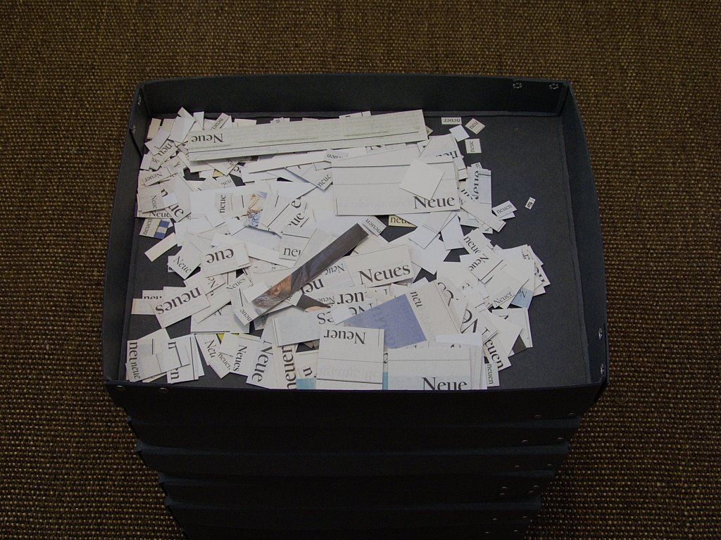 Neu-Sammlung. Zeitungsausschnitte, Tagesspiegel. Auf Pappe kaschiert und sortiert.