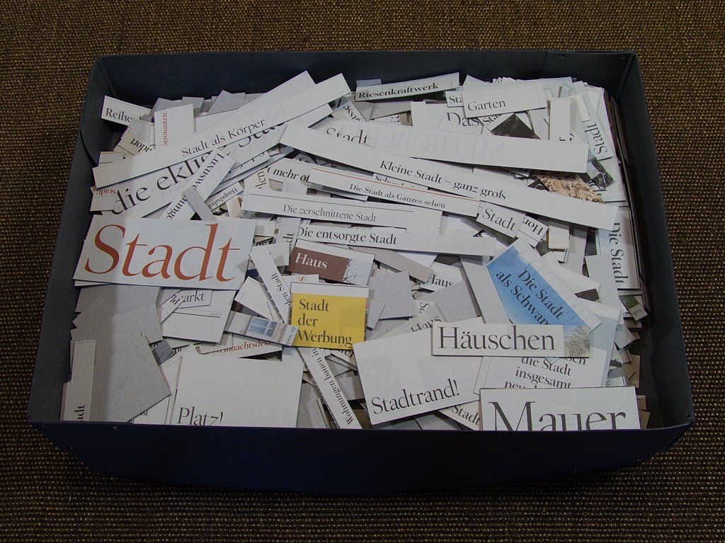 Stadtbild-Sammlung. Zeitungsausschnitte, Tagesspiegel. Auf Pappe kaschiert und sortiert.