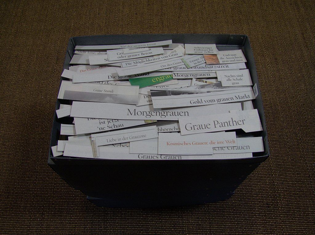 grau-Sammlung. Zeitungsausschnitte, Tagesspiegel. Auf Pappe kaschiert und sortiert.