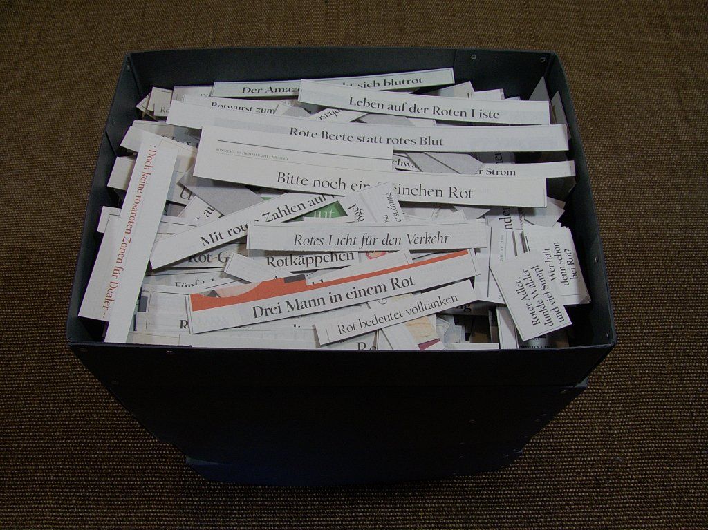 rot-Sammlung. Zeitungsausschnitte, Tagesspiegel. Auf Pappe kaschiert und sortiert.
