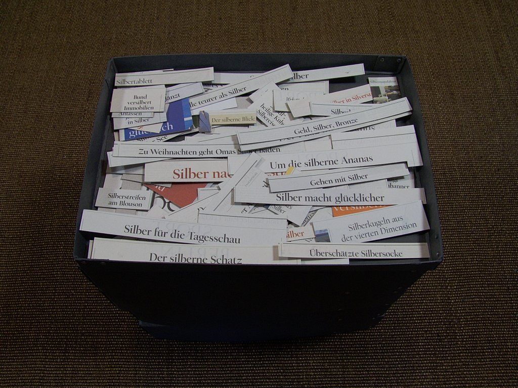 silber-Sammlung. Zeitungsausschnitte, Tagesspiegel. Auf Pappe kaschiert und sortiert.