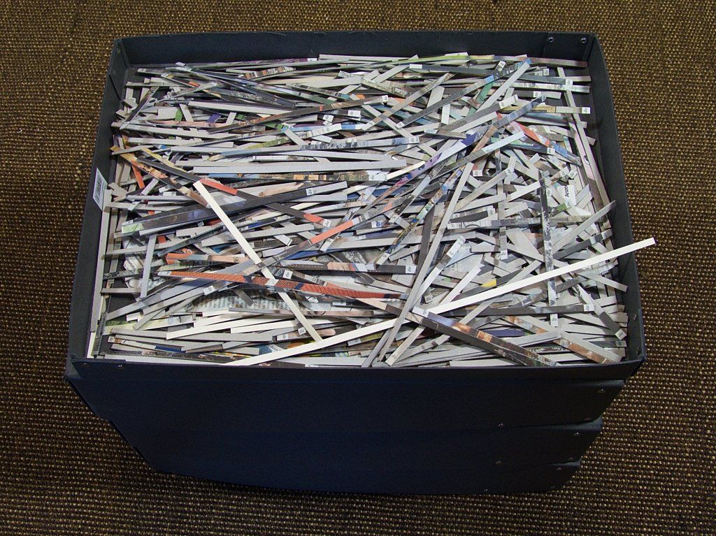 Sechste die-Sammlung. Zeitungsausschnitte, Tagesspiegel. Auf Pappe kaschiert und sortiert.