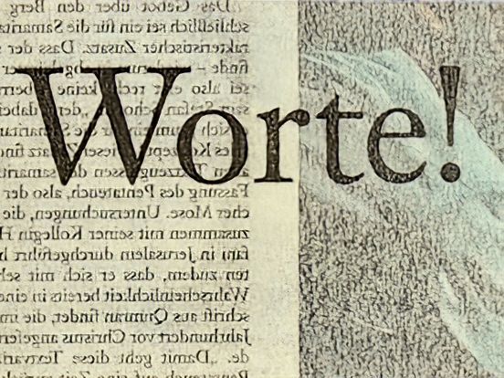 Wortbild aus Zeitungspapier mit durchscheinender Rückseite und der Überschrift „Worte!“.
