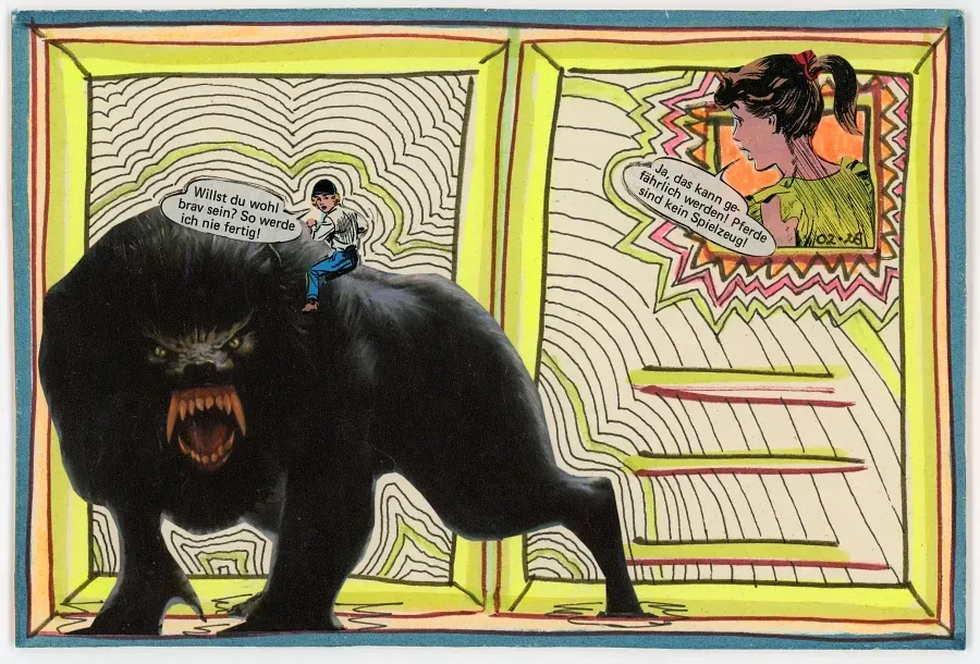 Postkartenrückseite mit schwarzem Gorilla, kleiner Reiterfigur, Porträt im Rahmen und leerem Adressfeld.