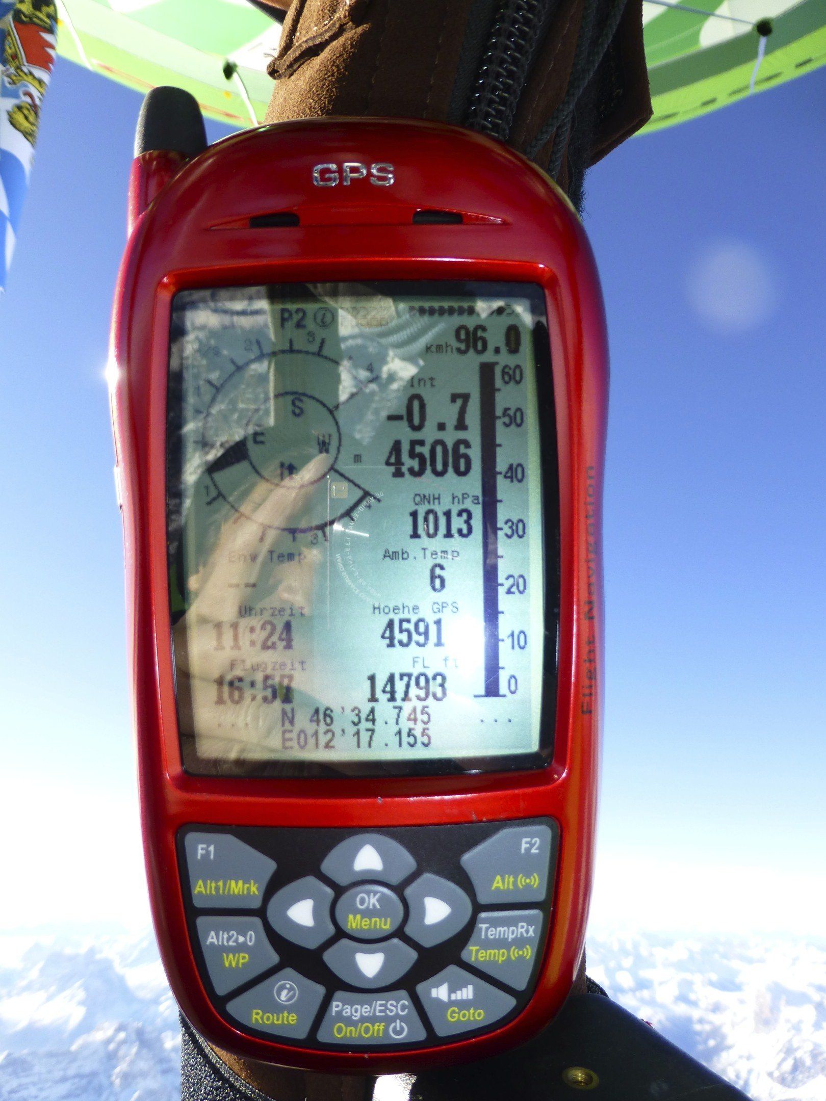 Über den Dolomiten in 4.500 m