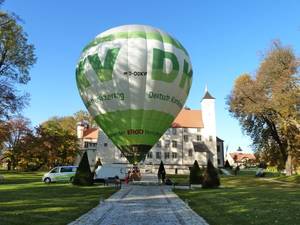 Start im Schlosshof von Hofhegnenberg Start im Schlosshof von Hofhegnenberg