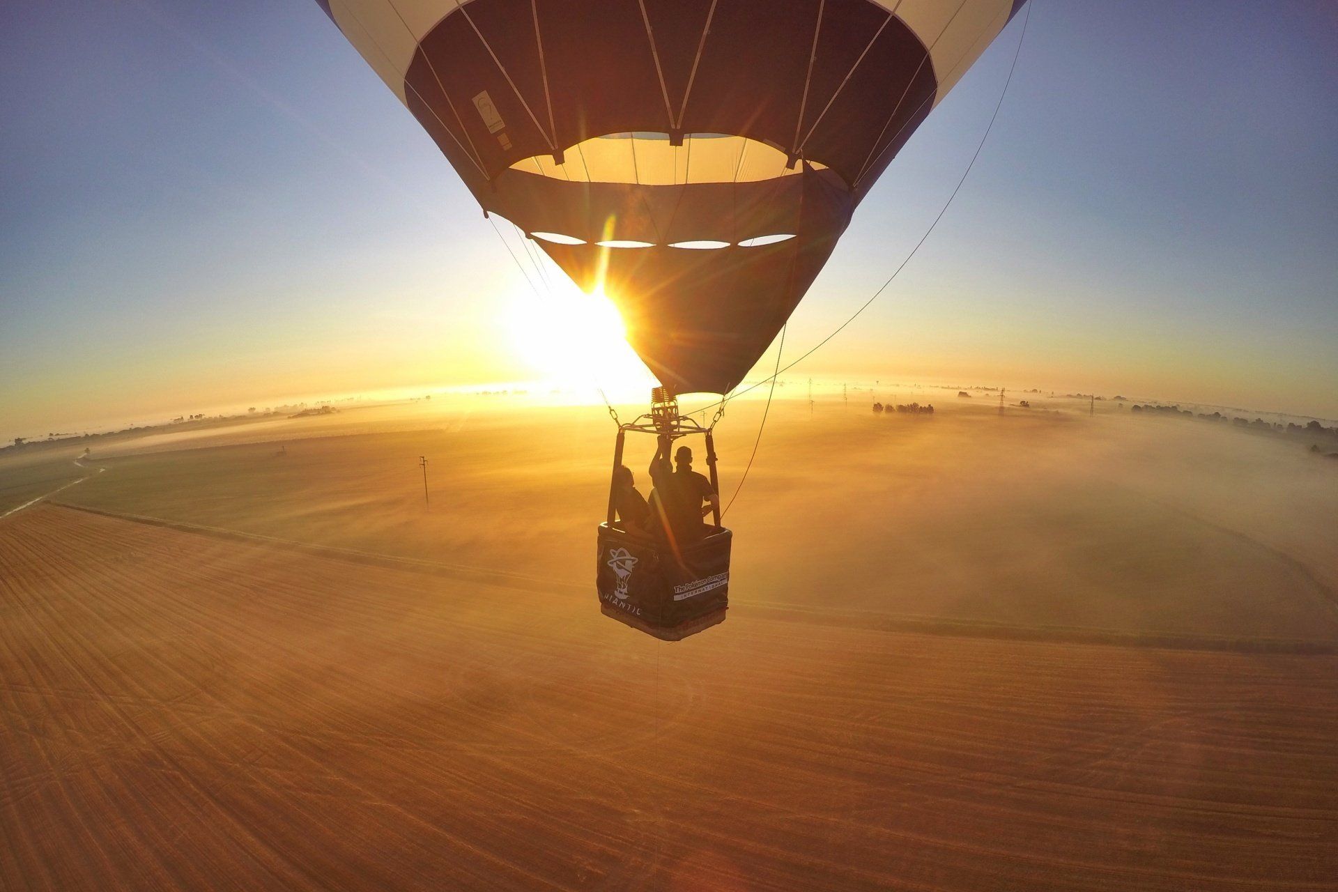 Sonnenaufgang im Ballonkorb