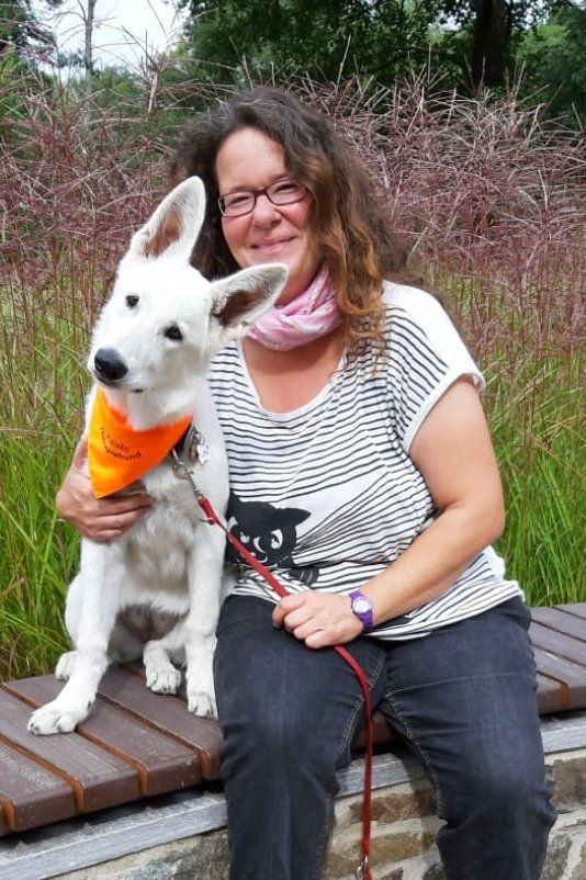 Stefanie Bordonaro (Assistentin) Das Bild zeigt unsere Mitarbeiterin Stefanie Bordonaro. Sie verstärkt als Assistentin die MÜNZNER Anwaltskanzlei.