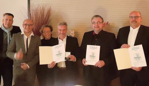 Gruppenfoto Urkundenübergabe