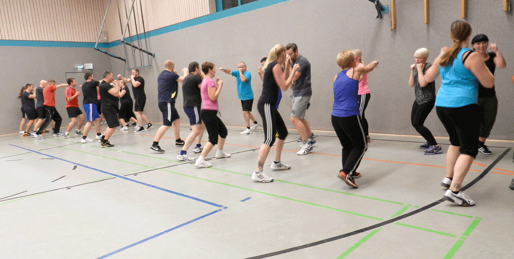 Boxenorientiertes Fitnesstraining in der Sporthalle