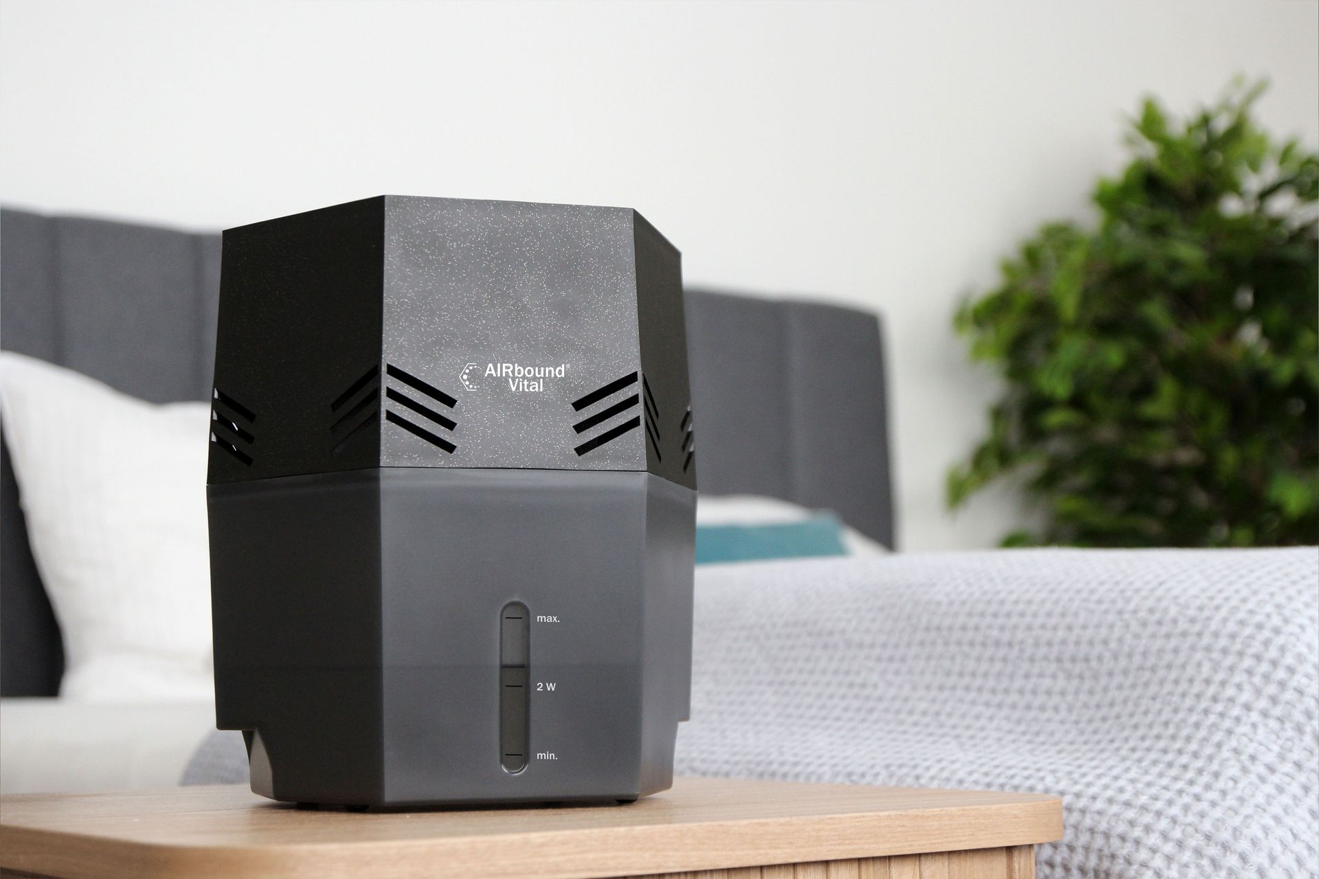 Luftreiniger für Asthma, Luftreiniger für Allergie, Luftreiniger für Krupphusten, Luftreiniger für die Nacht, Luftreiniger im Schlafzimmer, Luftbefeuchter für Asthma, Luftbefeuchter für Allergie, Luftbefeuchter für Krupphusten, Luftbefeuchter für die Nacht, Luftbefeuchter im Schlafzimmer, Inhalieren ohne Maske, Salz inhalieren, Inhalationsgerät mit Salz, Luftbefeuchter mit Salz, Meeresluft für Zuhause, verstopfte Nase nachts, was hilft bei Asthma, was hilft bei Allergie, Sauerstoff Therapie, Sole inhalieren, richtig inhalieren, Salz inhalieren, Salz Sole selber machen, Salz Sole kaufen, was hilft bei Krupphusten, Krupphusten bei Kindern, Solegrotte Zuhause, Salzgrotte in der Nähe, Kuraufenthalt am Meer, Meeresluft für Asthma, Meeresluft für COPD, Meeresluft bei Allergien, Desensibilisierung bei Allergien, AIRnessi Meeresklimagerät