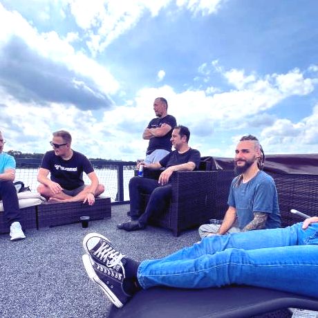 GTS Pausenhof GTS Schadenzentrum Team Terrasse