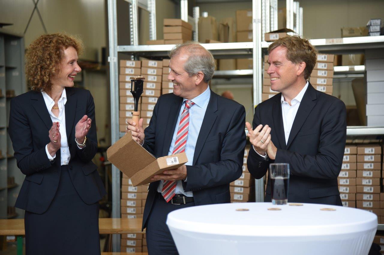 <img src=”100-jähriges-Jubiläum-ALK.jpg” alt=”100-jähriges Jubiläum der Firma ALK”>