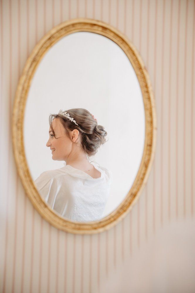 Getting ready, Braut im Spiegel