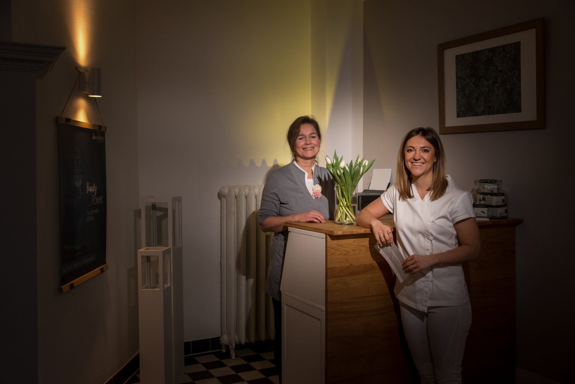 Julie und Melanie von me you cosmetic