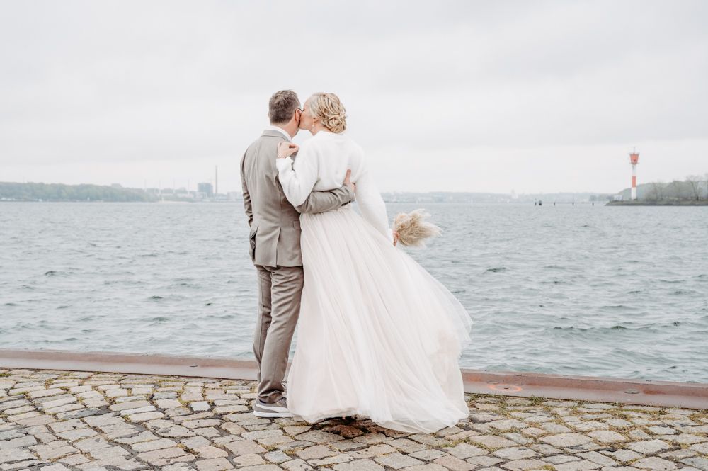 Paarshooting nach Hochzeit am Thiessenkai