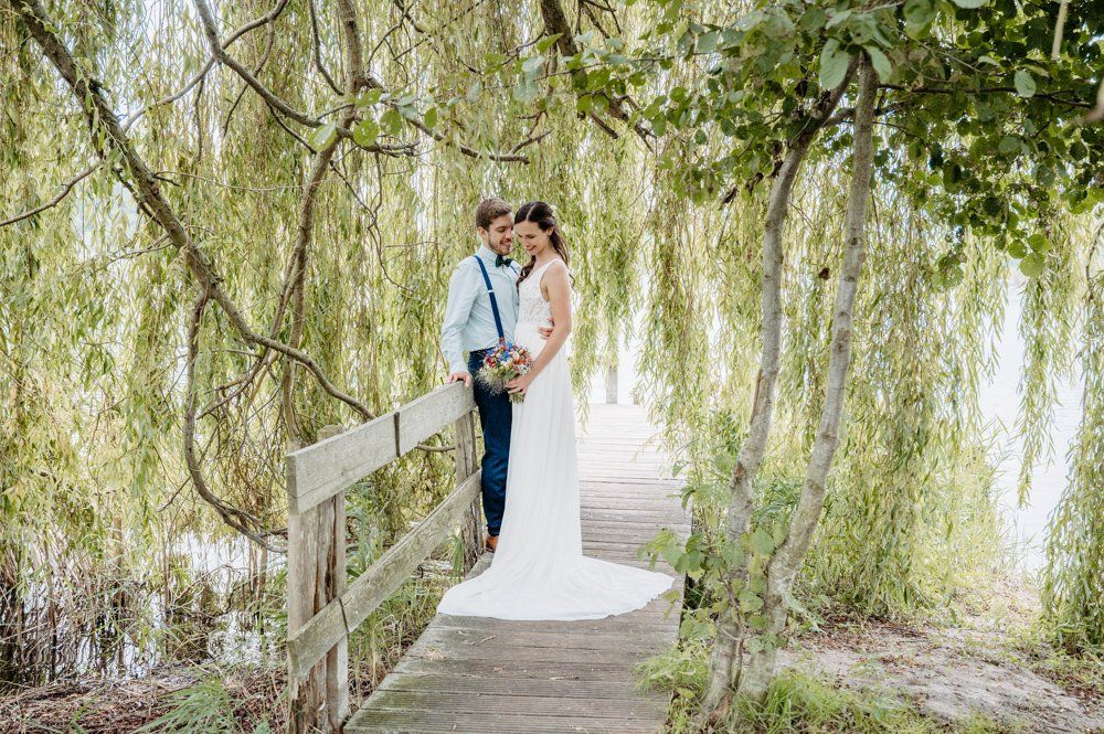 Brautpaar am Steg auf Hof Braache