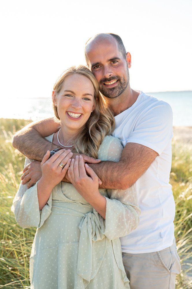 Paarshooting in Kiel am strand in der Abendsonne