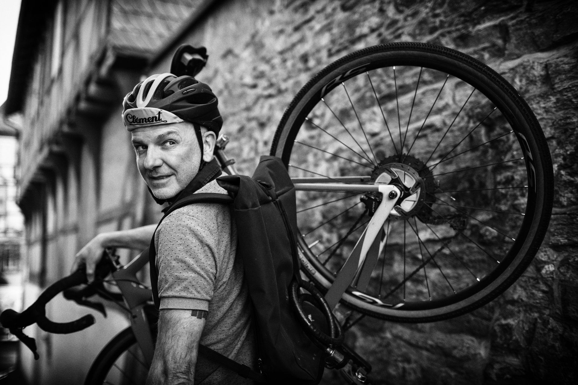 Steffen Krill mit dem Gravelbike Vertriebsprofi auf dem Fahrrad unterwegs