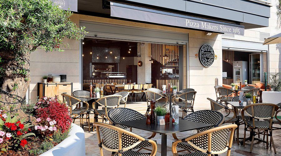 Estate agent highlighting a restaurant in Alcaidesa