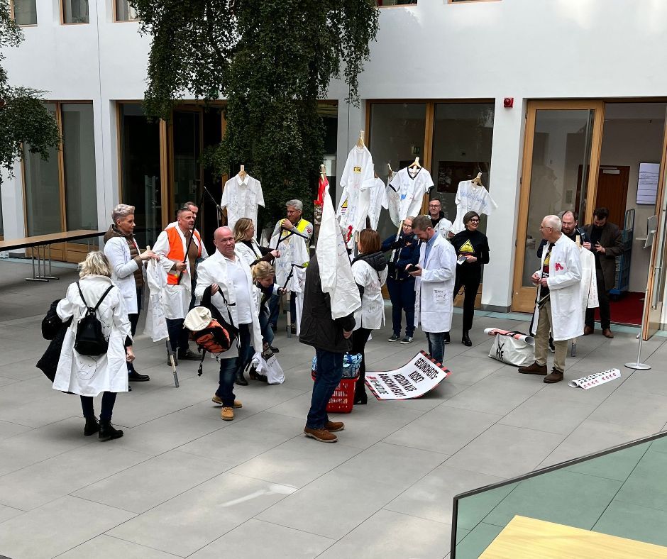 Ärzte, Apotheker und Therapeuten im Gebäude der Bundespressekonferenz in Berlin