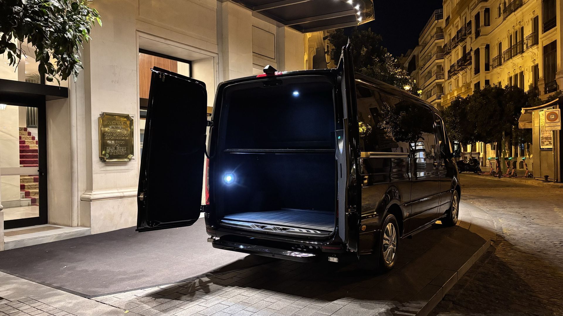 Mercedes Sprinter para 8 pasajeros mas conductor.