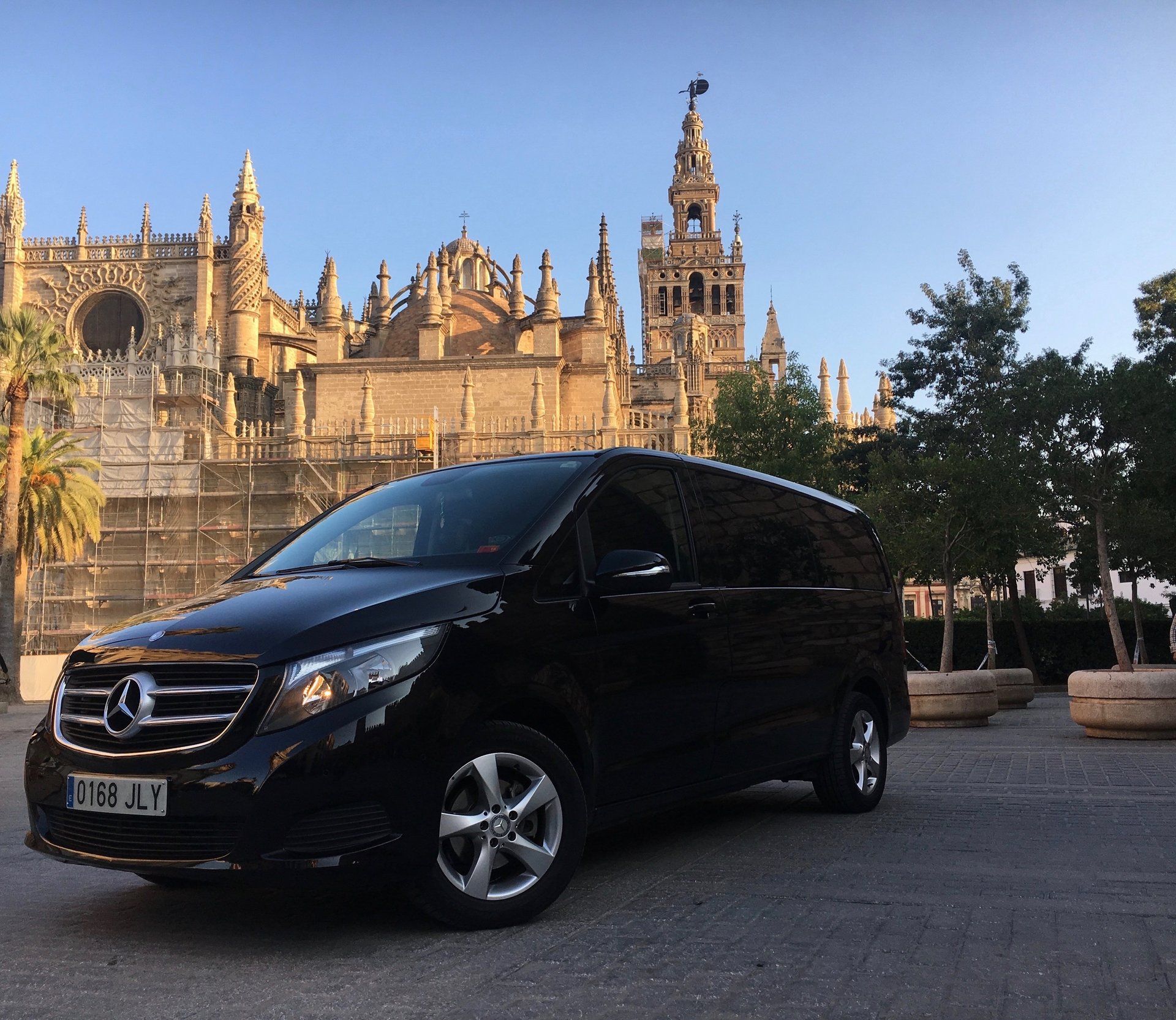 alquiler de minivan con conductor en sevilla