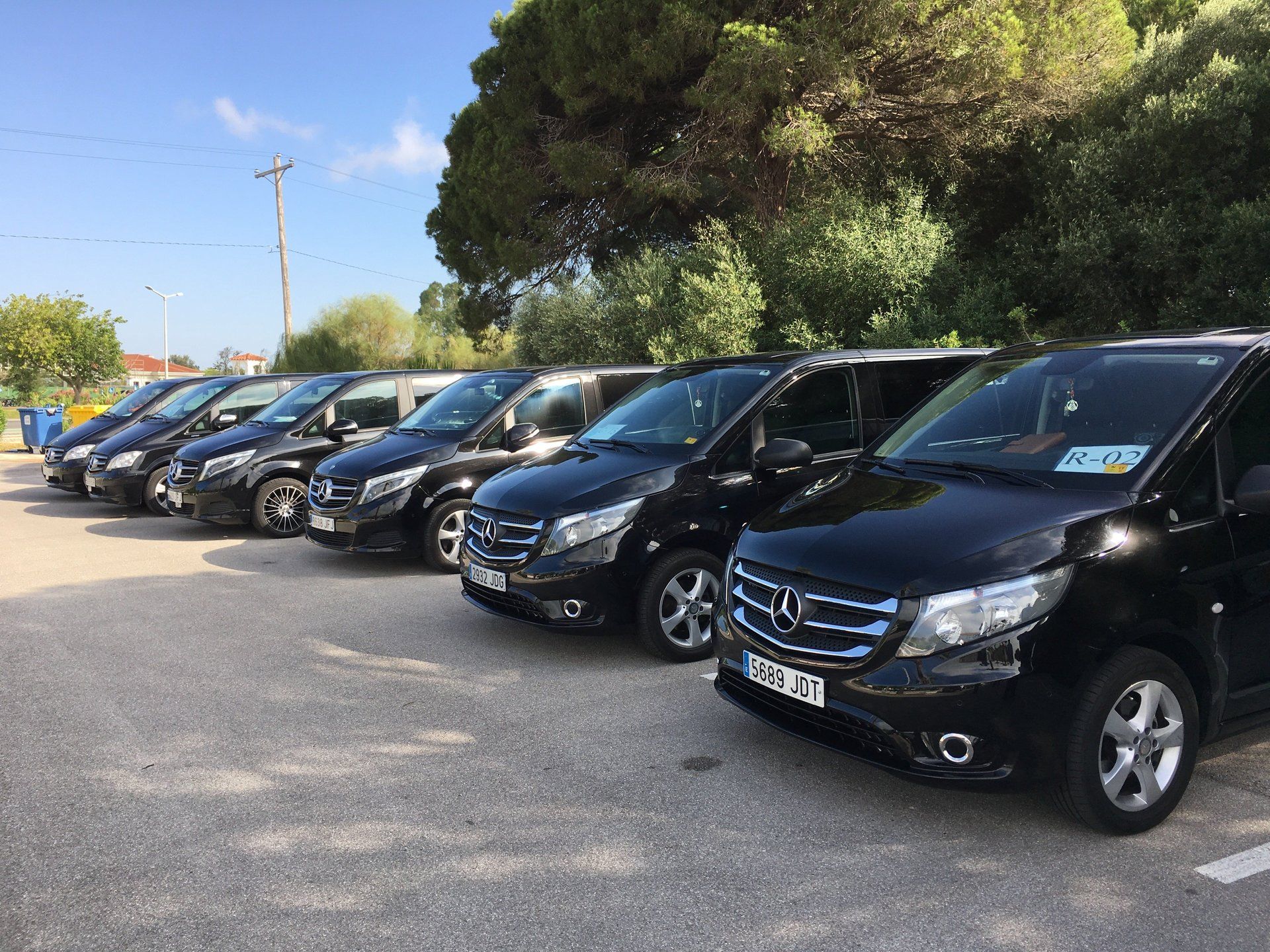 comitiva oficial de la casa blanca en cadiz, autohispalis la mayor flota de minivan v-class con chofer