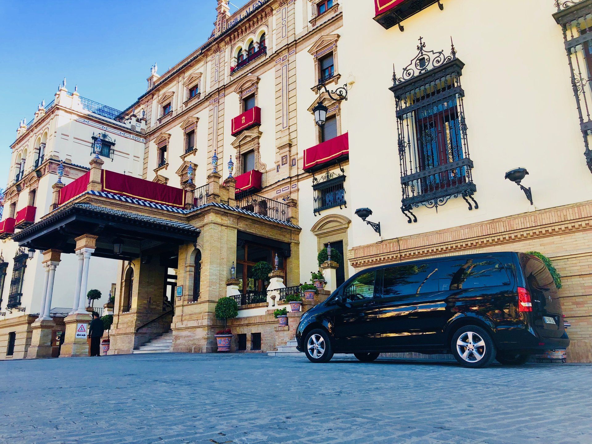 nuestra V-Class Luxury le podrá atender en cualquier parte del territorio español y portugués