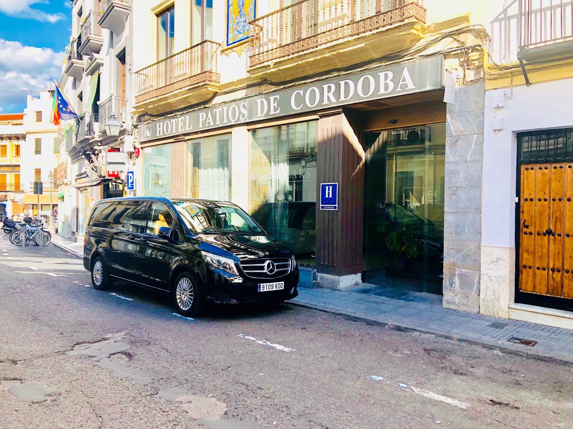 tour por córdoba con conductor en minivan mercedes V-Class Luxury