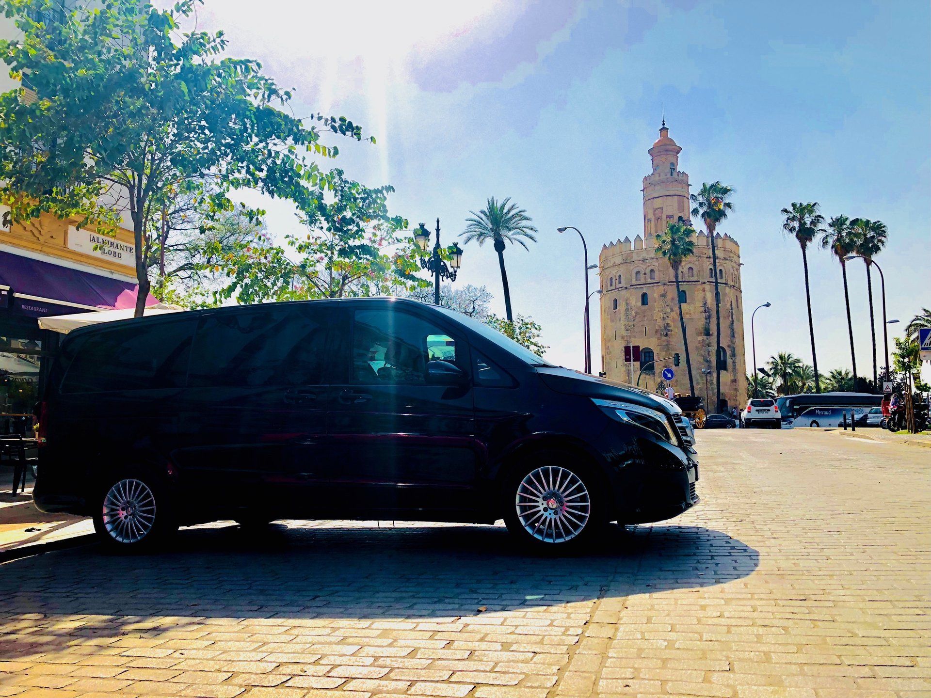 Tour por sevilla, v-class con chofer en sevilla
