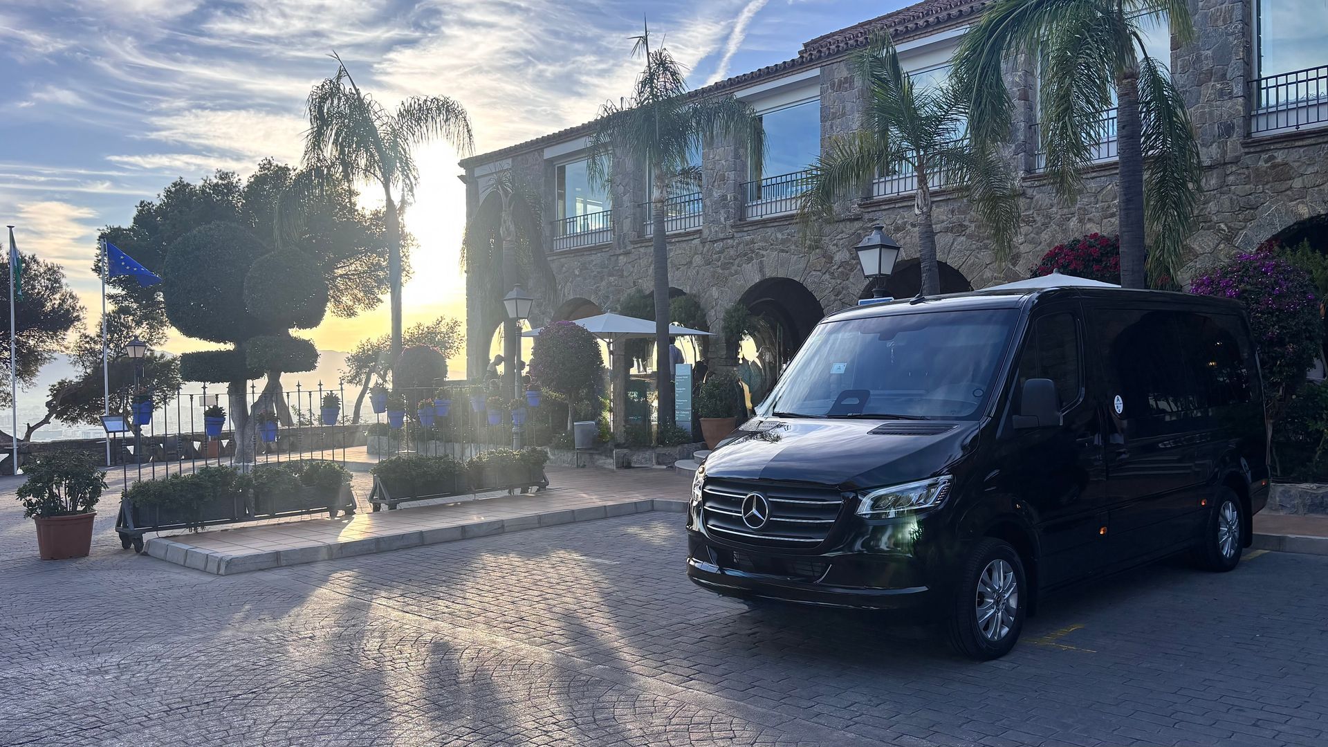 VTC Sprinter a disposición en Malaga, capacidad 8 pasajeros mas conductor y 16 maletas