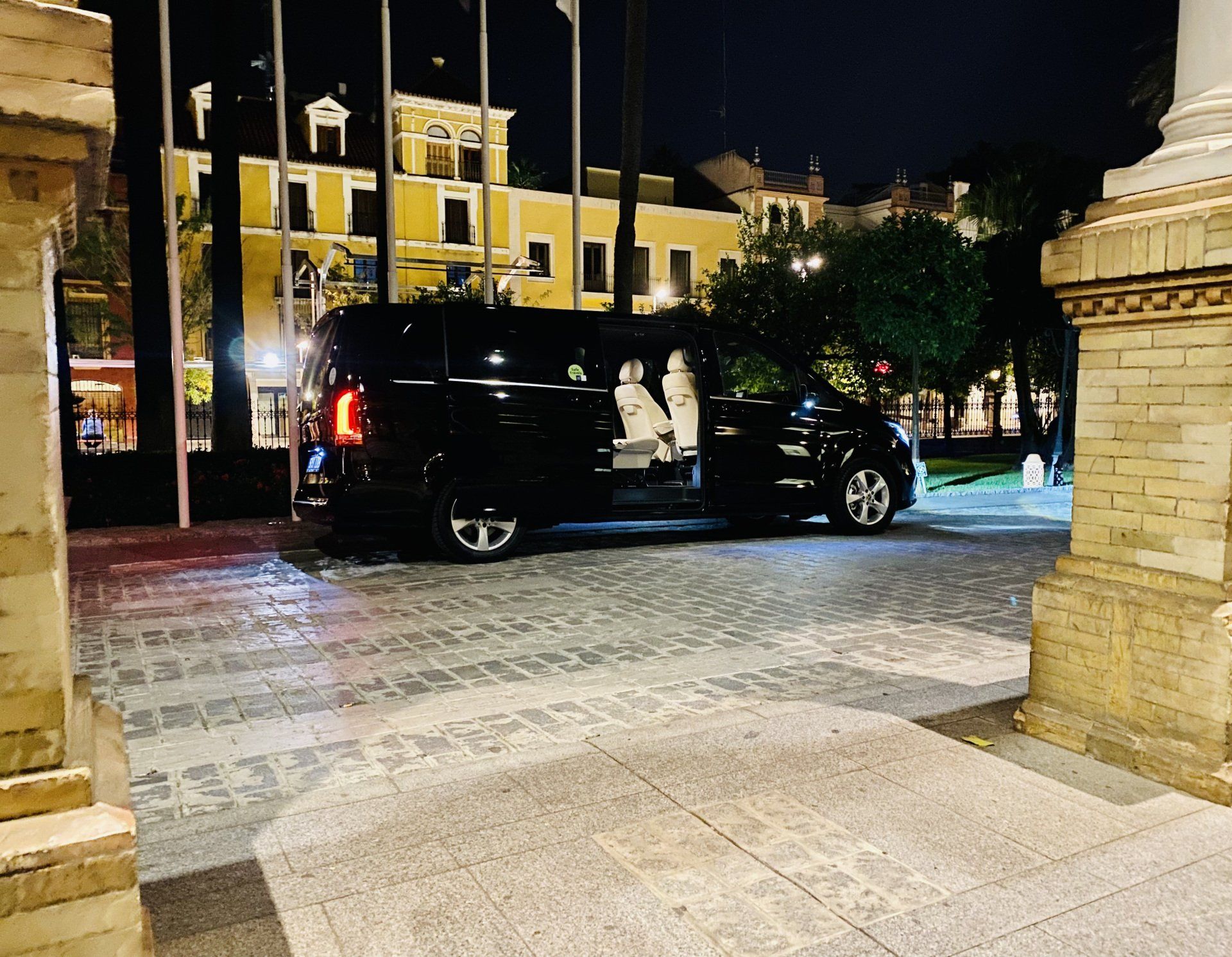 Mercedes Clase V, vista desde lejos