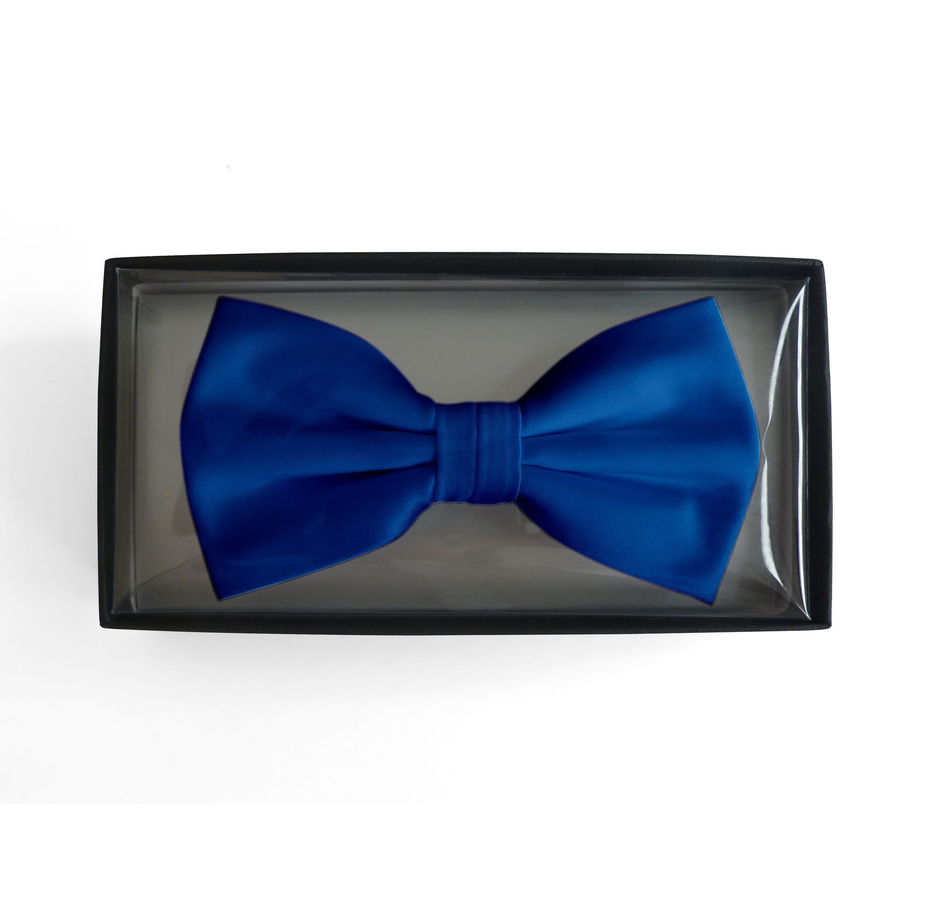 Artikel: 703001/B
Satinschleife in einer Box
100 % Polyester-Satin
6,5 x 12 cm