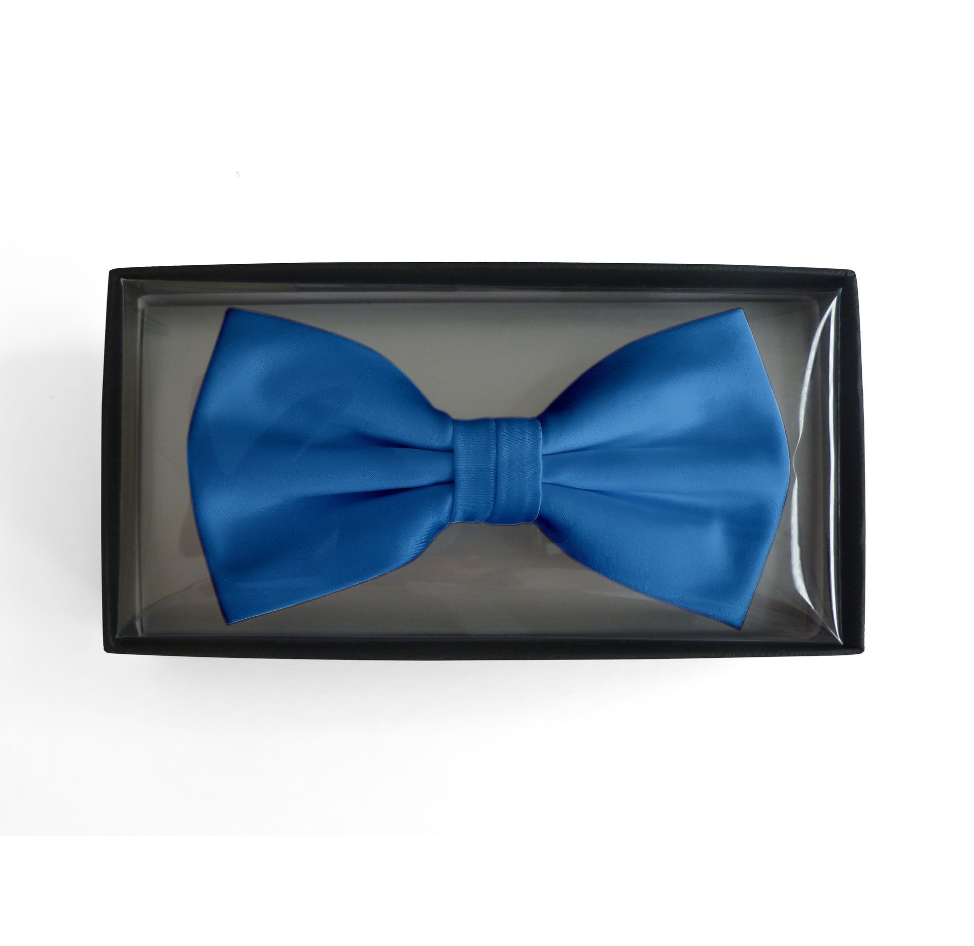 Artikel: 703001/B
Satinschleife in einer Box
100 % Polyester-Satin
6,5 x 12 cm