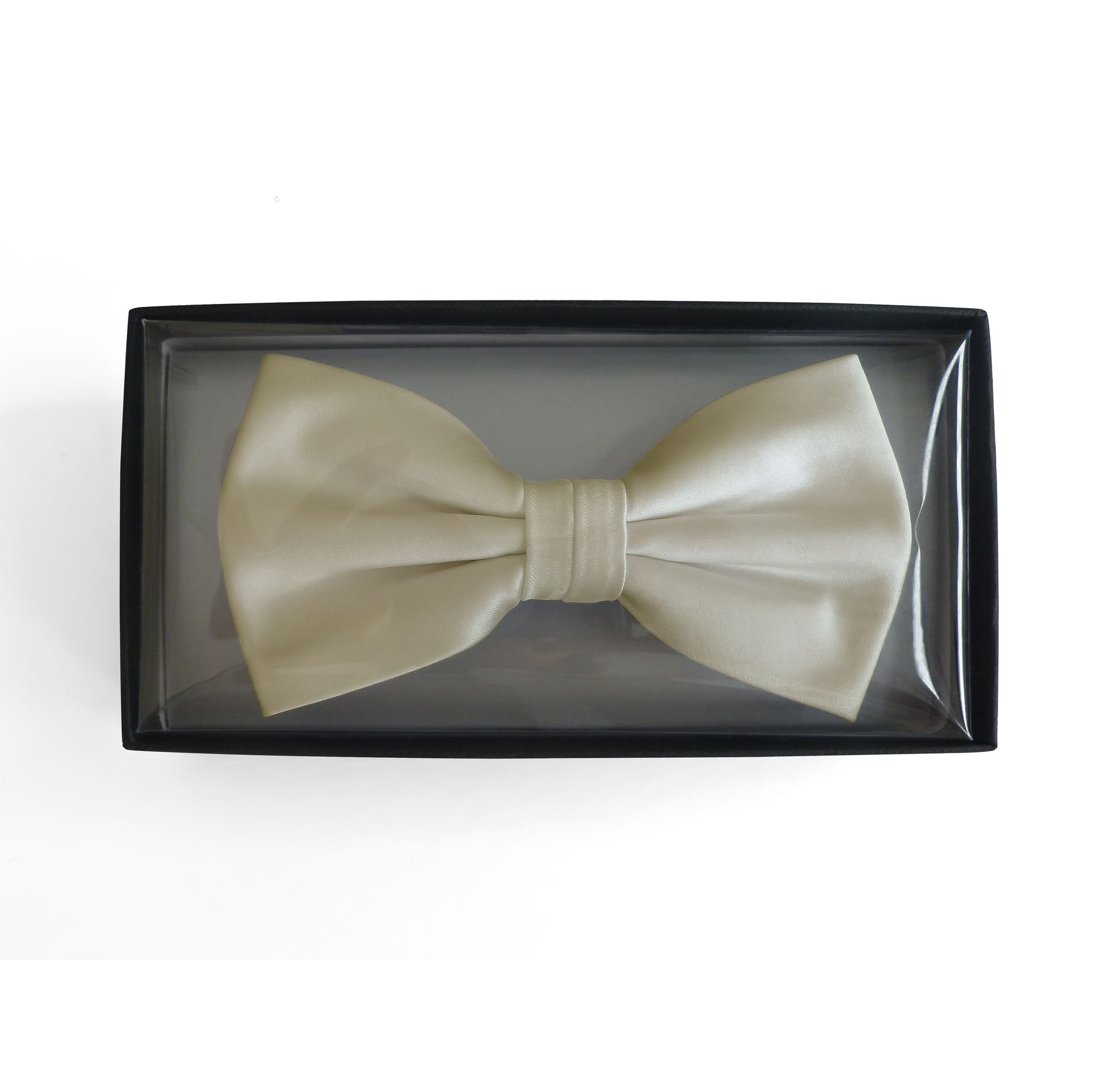 Artikel: 703001/B
Satinschleife in einer Box
100 % Polyester-Satin
6,5 x 12 cm