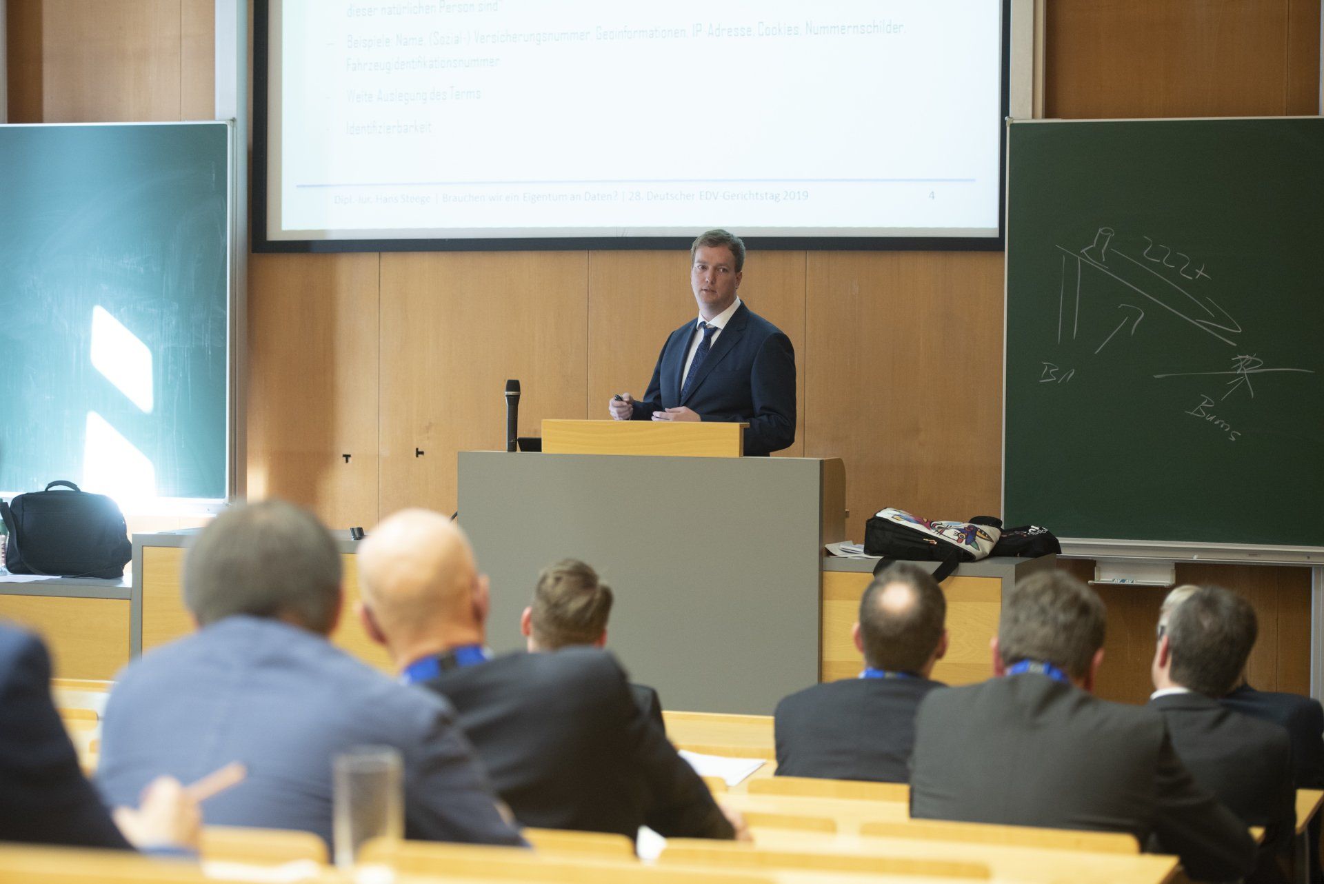 Dr. Dr. Hans Steege beim Vortrag auf dem 28. Deutschen EDV-Gerichtstag in Saarbrücken zum Thema 