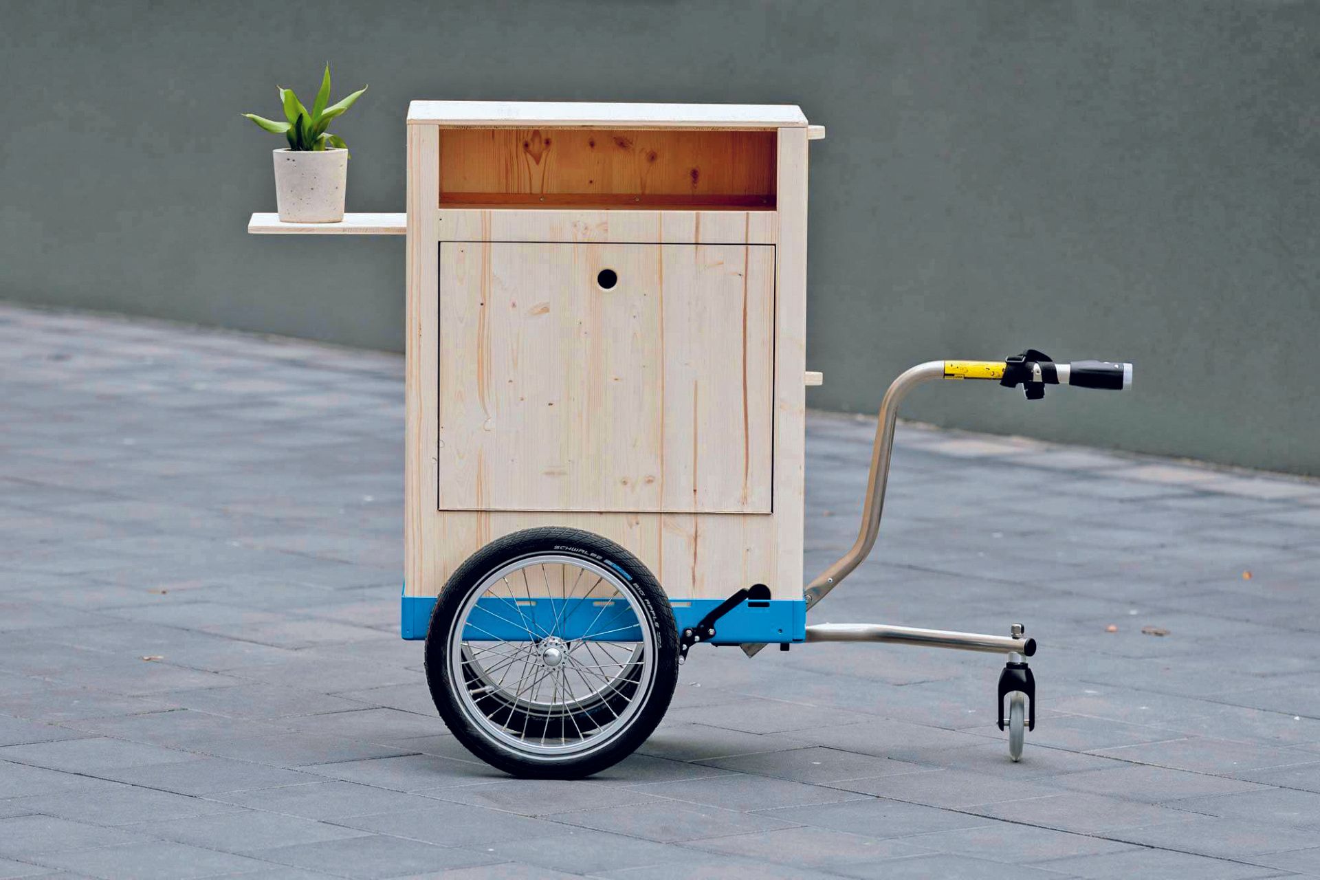 hinterher Anhänger mit individual Aufbau