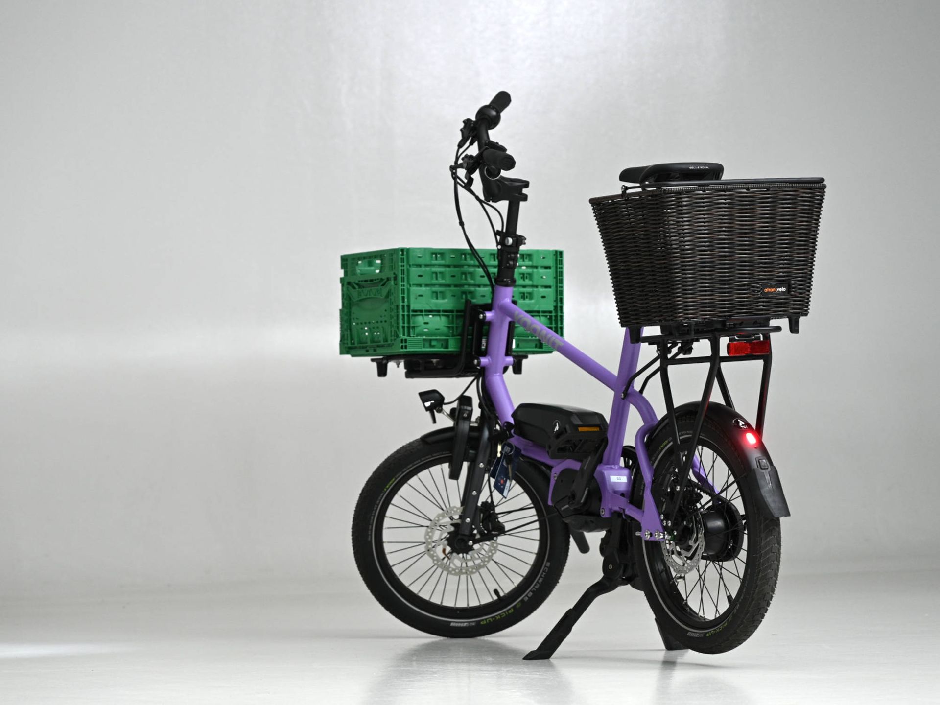 Mini E-Bike in Lila mit Fahrradkörben von AtranVelo YOONIT