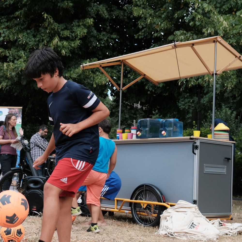 Hugo - Bike Trailer auf CARLA CARGO Fahrradanhänger mobile Küche auf Fahrradanhänger