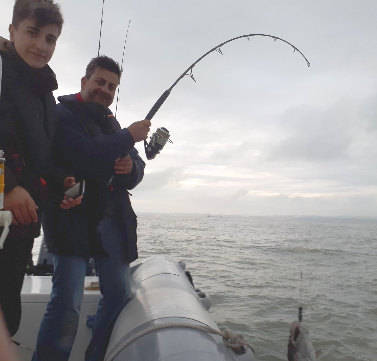 gros congres à la canne, offrir de la pêche en mer