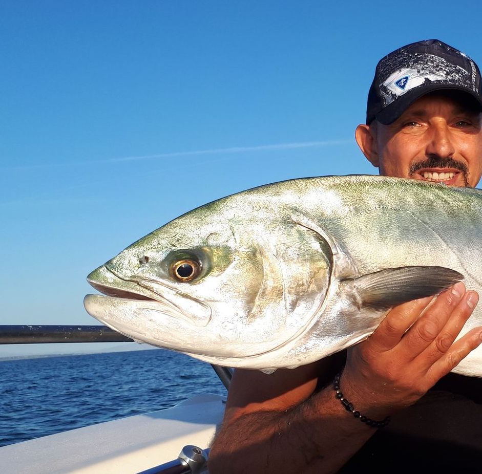 pêche au leurre jig vif moniteur de pêche guide de pêche en mer Vincent Garcia bouches du rhone