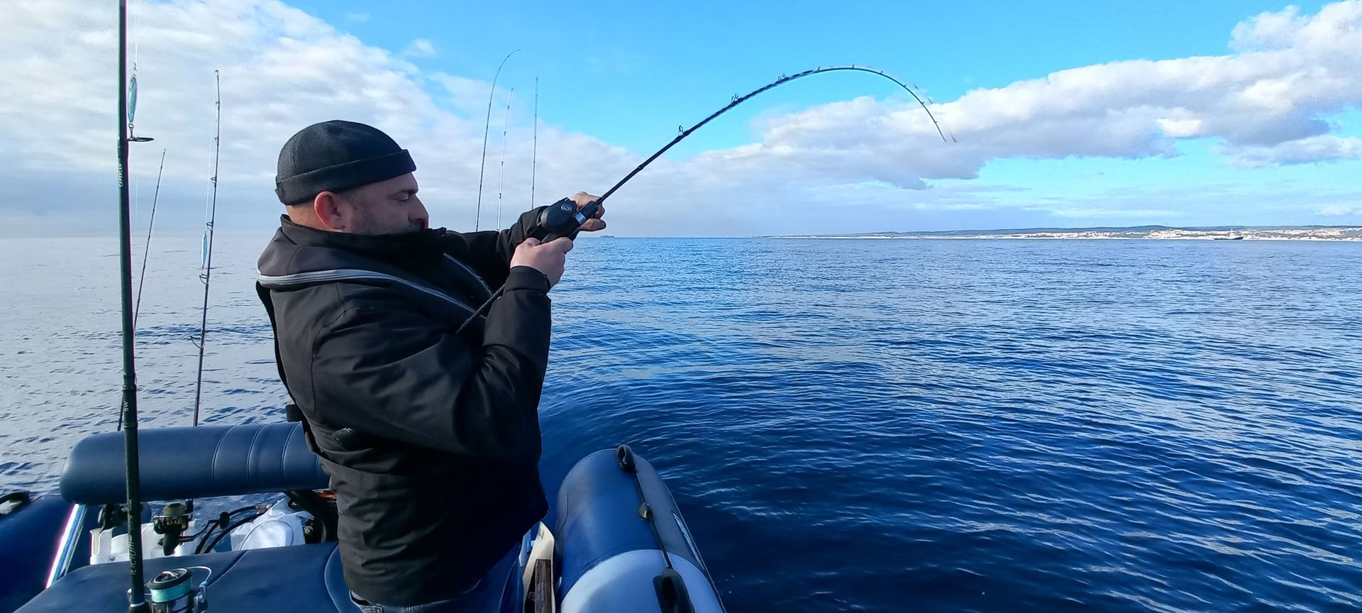 gros poisson capturé , partie de pêche reussie
